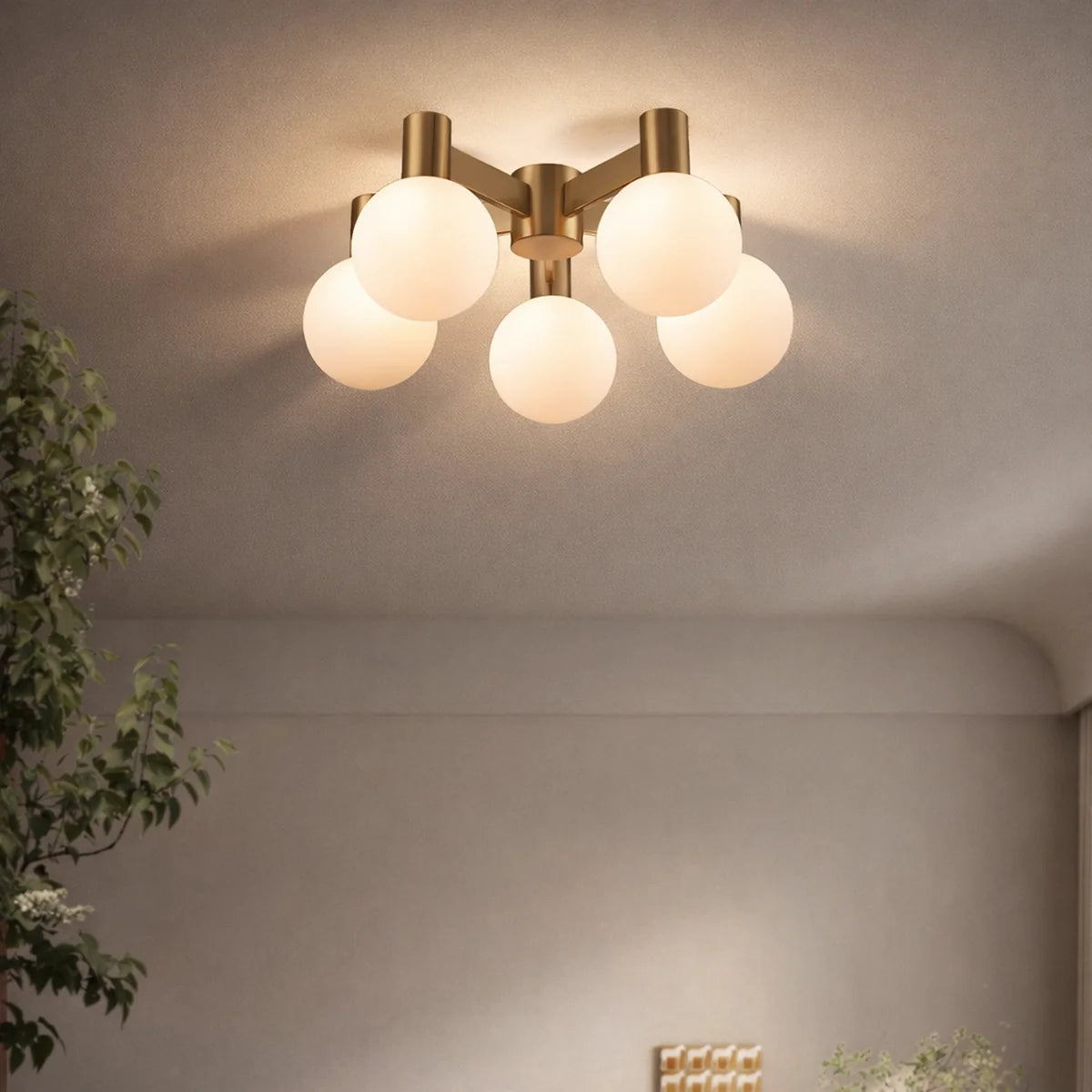 Plafondlamp Clara – Opaal Glas – Brushed Gold – Ø50 cm – 5 Lichtpunten